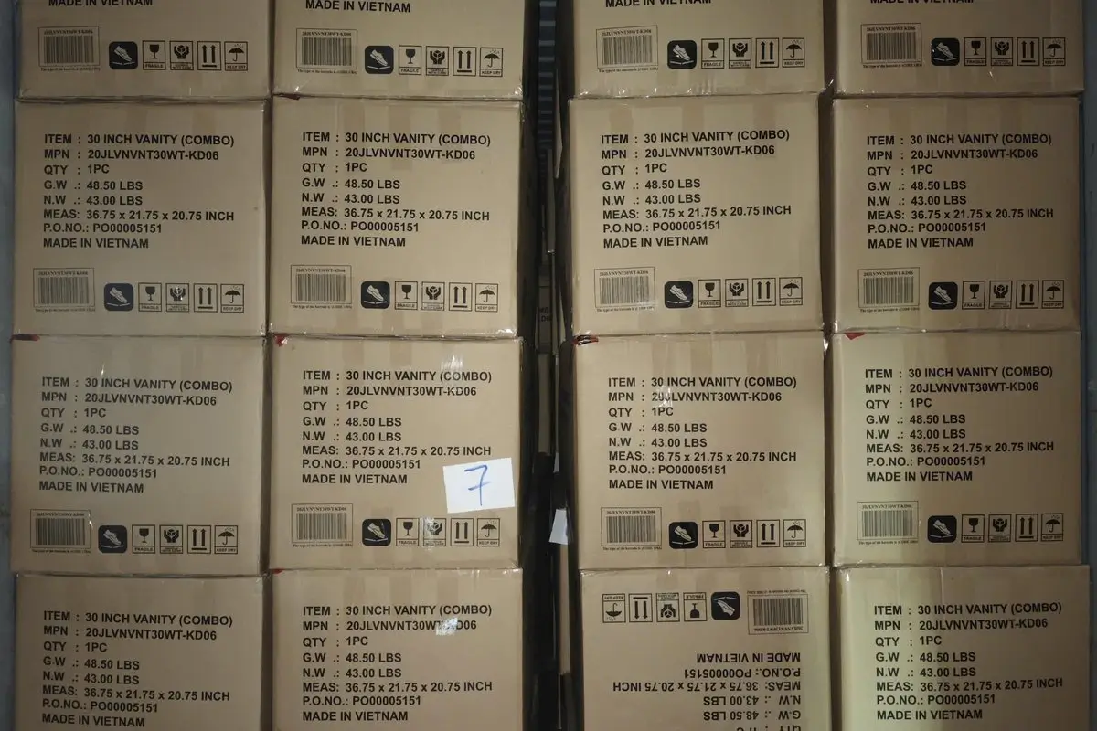 KD flat-pack 30-inch bathroom vanity loaded in 40HC container — 230 units per container, 70% more than assembled